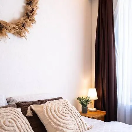 Marlis 180 View Swimming Pool And Parking