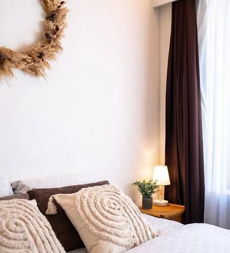 Marlis 180 View Swimming Pool And Parking