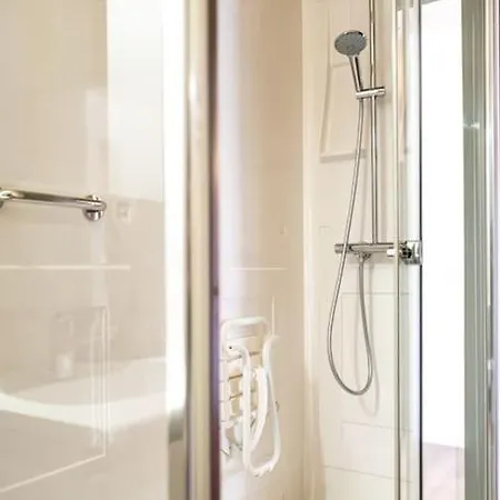 Marlis 180 View Swimming Pool And Parking شقة *